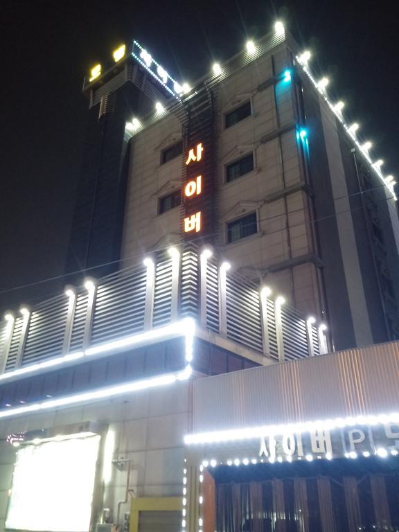 Cyber Motel Gunsan Bagian luar foto