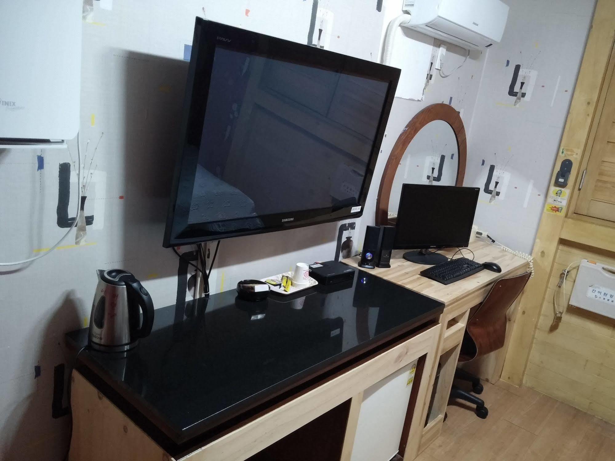 Cyber Motel Gunsan Bagian luar foto