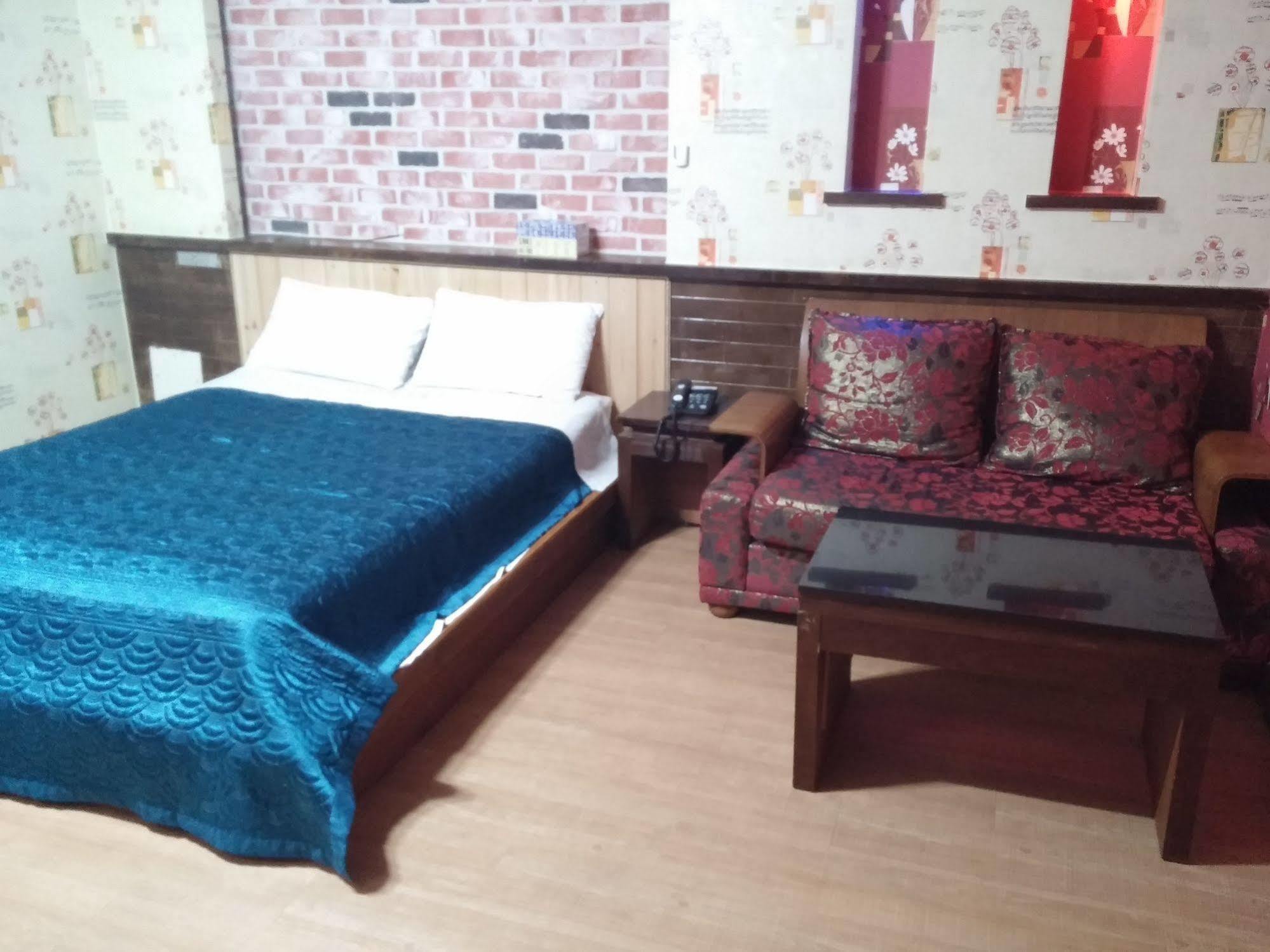 Cyber Motel Gunsan Bagian luar foto